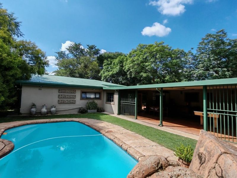 Charming 4-Bedroom Smallholding For Sale - Your Ideal Weekend Breakaway or Holiday Farm - Photo 6