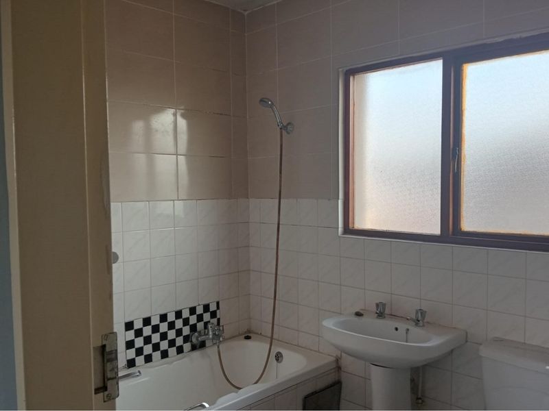 Modern 1-Bedroom Apartment - Ideal Lock-Up and Go! - Photo 9