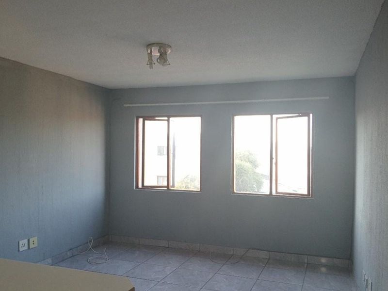 Modern 1-Bedroom Apartment - Ideal Lock-Up and Go! - Photo 8