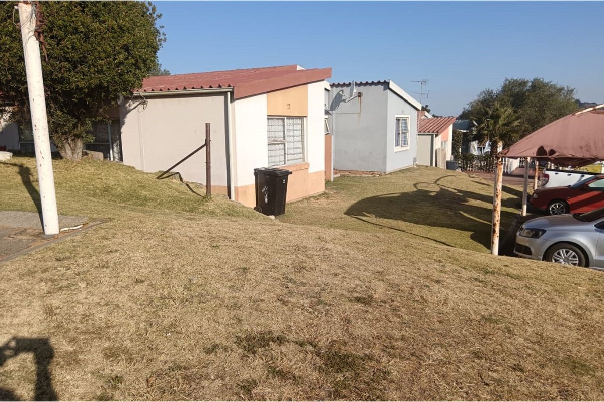 3 Bedroom Town House In Ridgeway Lion Ridge Complex - Photo 2