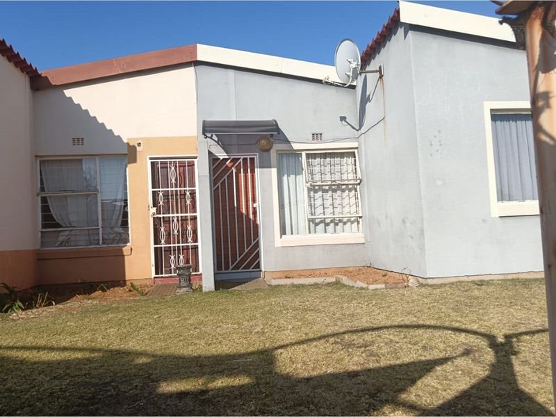 3 Bedroom Town House In Ridgeway Lion Ridge Complex - Photo 1