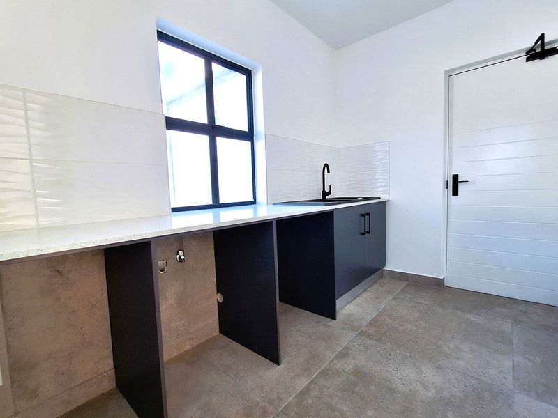 Enjoy a Luxury Lifestyle in St Helena Bay’s prestigious Shelley Point Golf Estate - Photo 10