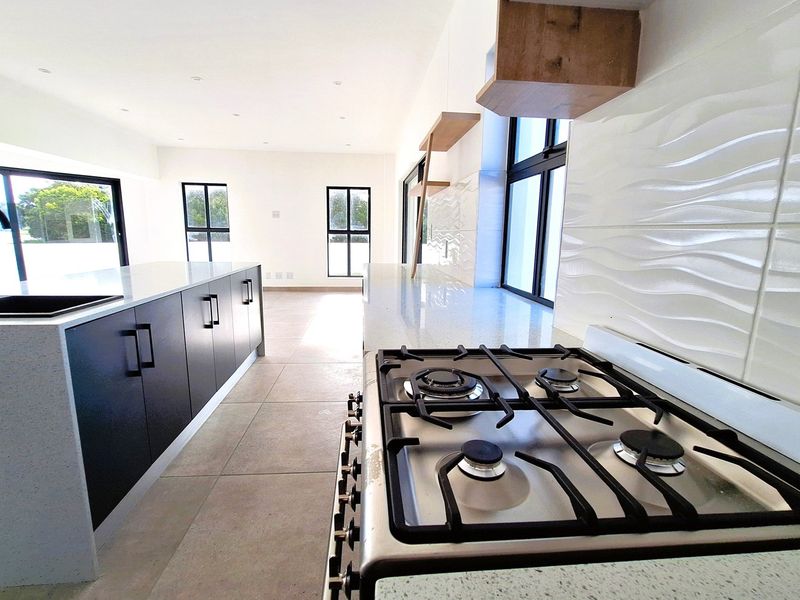 Enjoy a Luxury Lifestyle in St Helena Bay’s prestigious Shelley Point Golf Estate - Photo 9