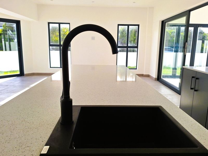 Enjoy a Luxury Lifestyle in St Helena Bay’s prestigious Shelley Point Golf Estate - Photo 6