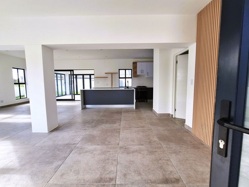 Enjoy a Luxury Lifestyle in St Helena Bay’s prestigious Shelley Point Golf Estate - Photo 3