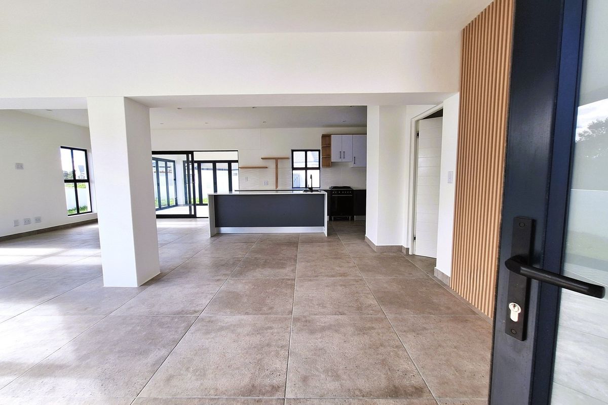 Enjoy a Luxury Lifestyle in St Helena Bay’s prestigious Shelley Point Golf Estate - Photo 3