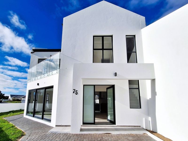 Enjoy a Luxury Lifestyle in St Helena Bay’s prestigious Shelley Point Golf Estate - Photo 2