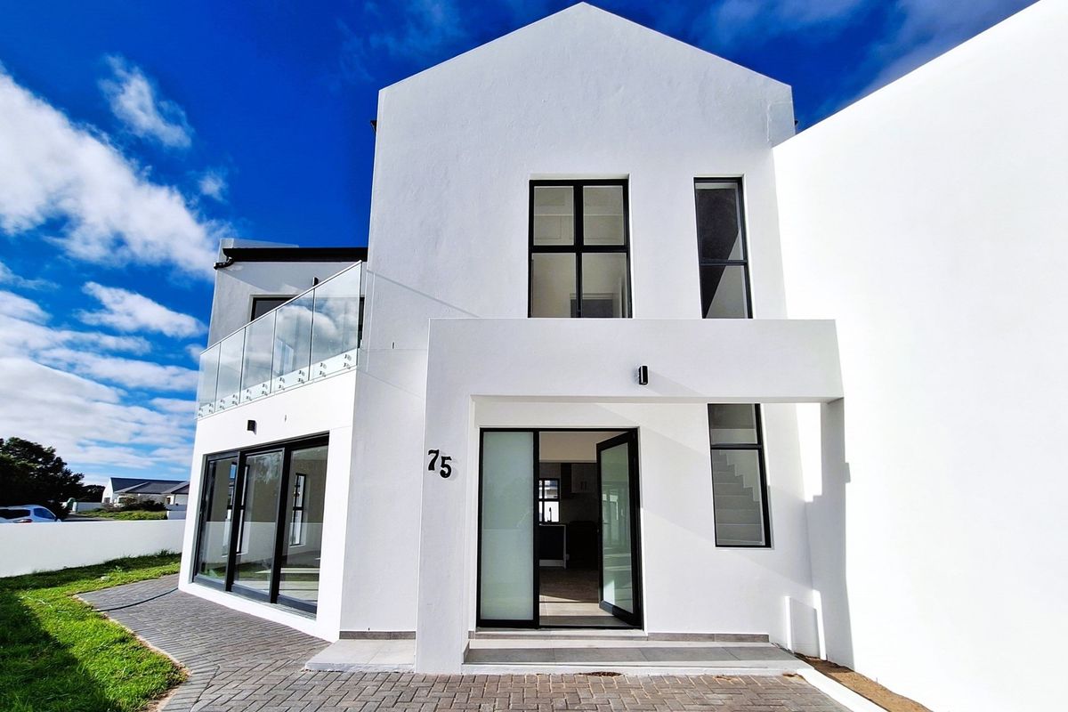Enjoy a Luxury Lifestyle in St Helena Bay’s prestigious Shelley Point Golf Estate - Photo 2
