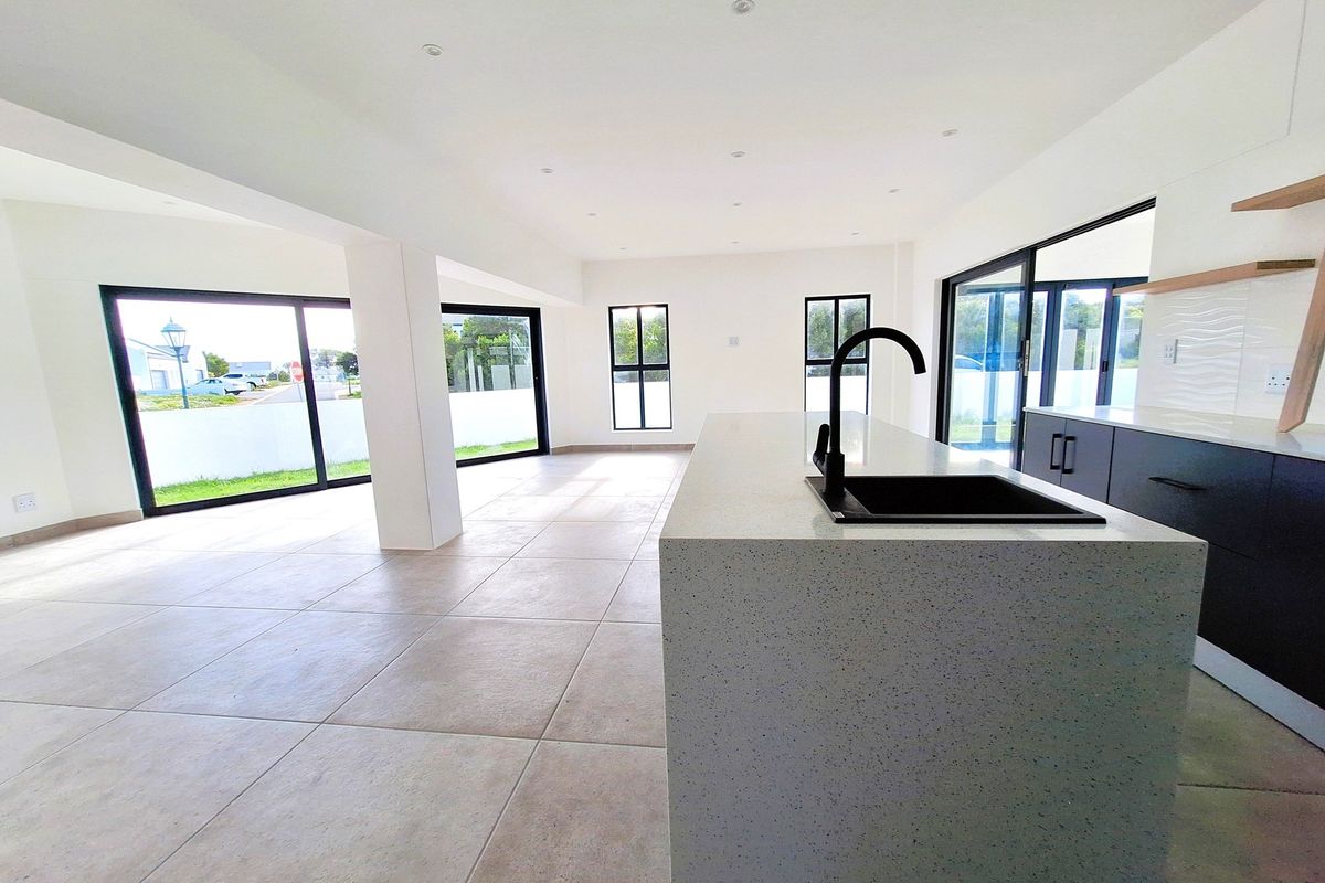 Enjoy a Luxury Lifestyle in St Helena Bay’s prestigious Shelley Point Golf Estate - Photo 5