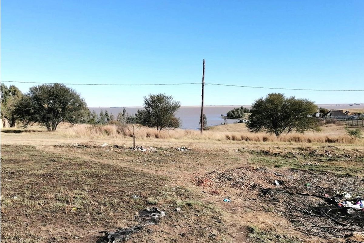 ORANJEVILLE * WATERFRONT * R120 000,00 * 1006sqm * Vacant Land * Dam view - Photo 5