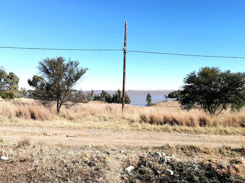 ORANJEVILLE * WATERFRONT * R120 000,00 * 1006sqm * Vacant Land * Dam view - Photo 3