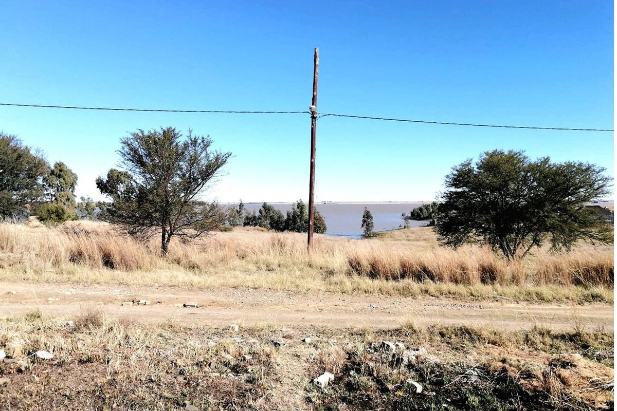 ORANJEVILLE * WATERFRONT * R120 000,00 * 1006sqm * Vacant Land * Dam view - Photo 3
