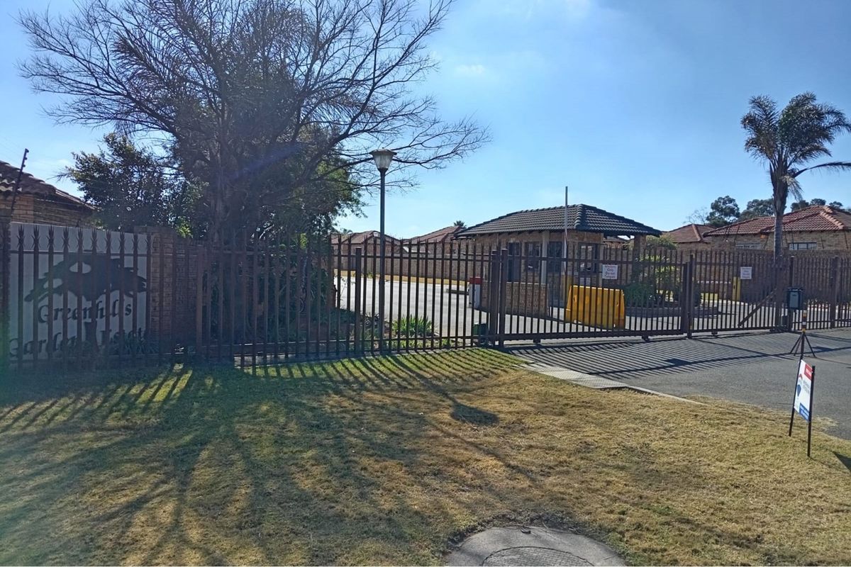 "Modern Townhouse in Prime Greenhills Location Randburg" - Photo 5