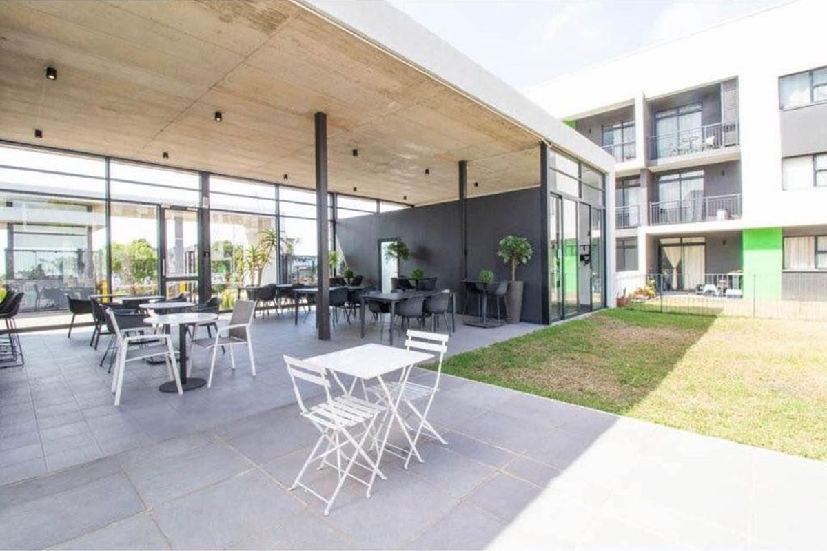 Modern Ballito Gem: 2-Bed Apartment with Pool - Photo 3