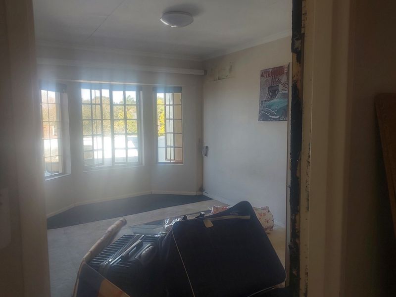 "Elegant 3-Bed Simplex for sale - Photo 9