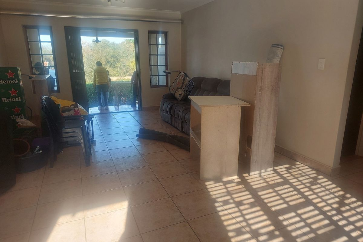 "Elegant 3-Bed Simplex for sale - Photo 5