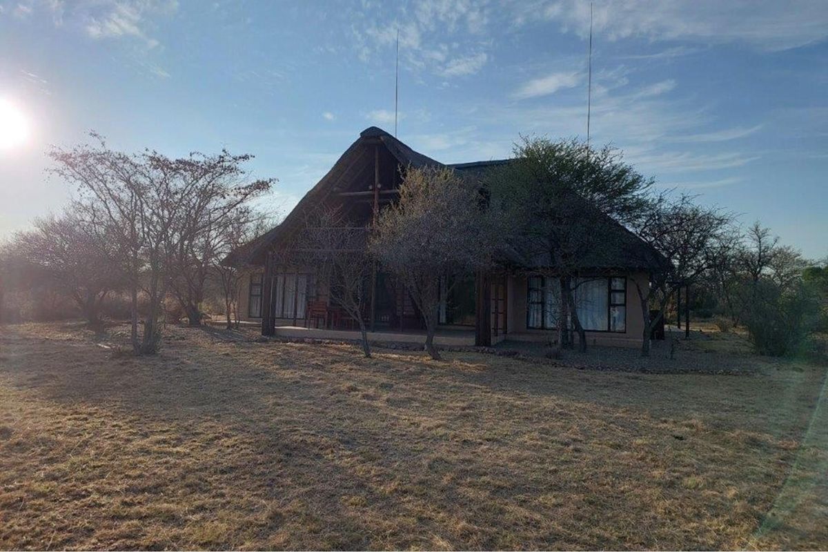 Double deluxe, This property is situated on a 1000ha wildlife estate in the bushveld, Limpopo. - Photo 3