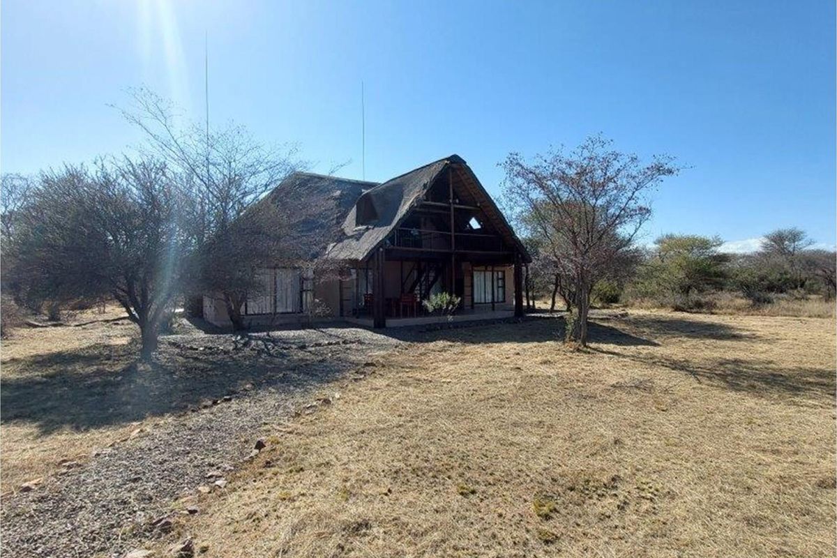 Double deluxe, This property is situated on a 1000ha wildlife estate in the bushveld, Limpopo. - Photo 4