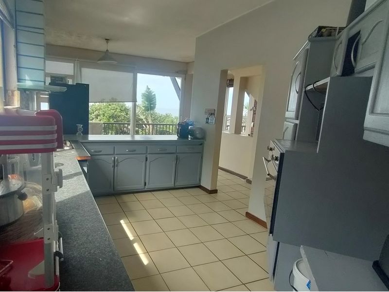 "Ocean View Luxury: 7-Bedroom Beachfront Haven" - Photo 4