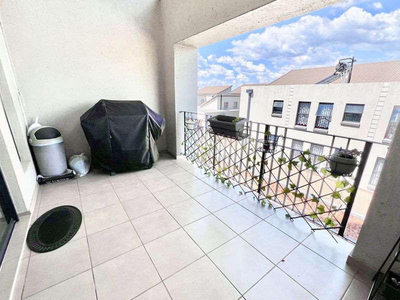 Live or Rent-This Stylish Summerset Apartment Has Space, High Ceilings and  All the Right Features - Photo 10