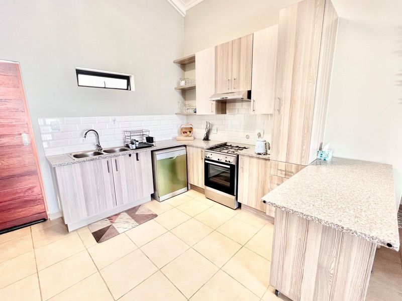 Live or Rent-This Stylish Summerset Apartment Has Space, High Ceilings and  All the Right Features - Photo 5