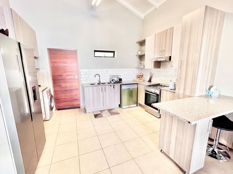 Live or Rent-This Stylish Summerset Apartment Has Space, High Ceilings and  All the Right Features - Photo 6