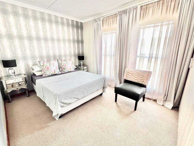Live or Rent-This Stylish Summerset Apartment Has Space, High Ceilings and  All the Right Features - Photo 3