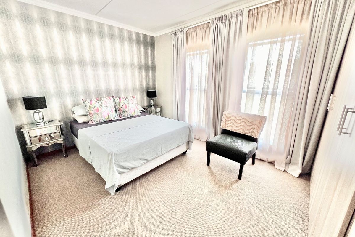 Live or Rent-This Stylish Summerset Apartment Has Space, High Ceilings and  All the Right Features - Photo 3