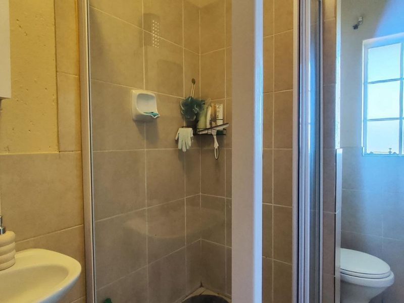 R500k"Modern 2-Bed Apartment in Comet Boksburg" - Photo 2