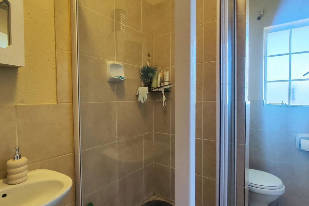 R500k"Modern 2-Bed Apartment in Comet Boksburg" - Photo 2