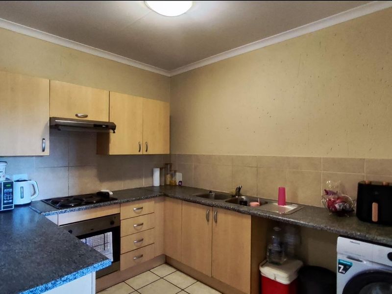 R500k"Modern 2-Bed Apartment in Comet Boksburg" - Photo 3