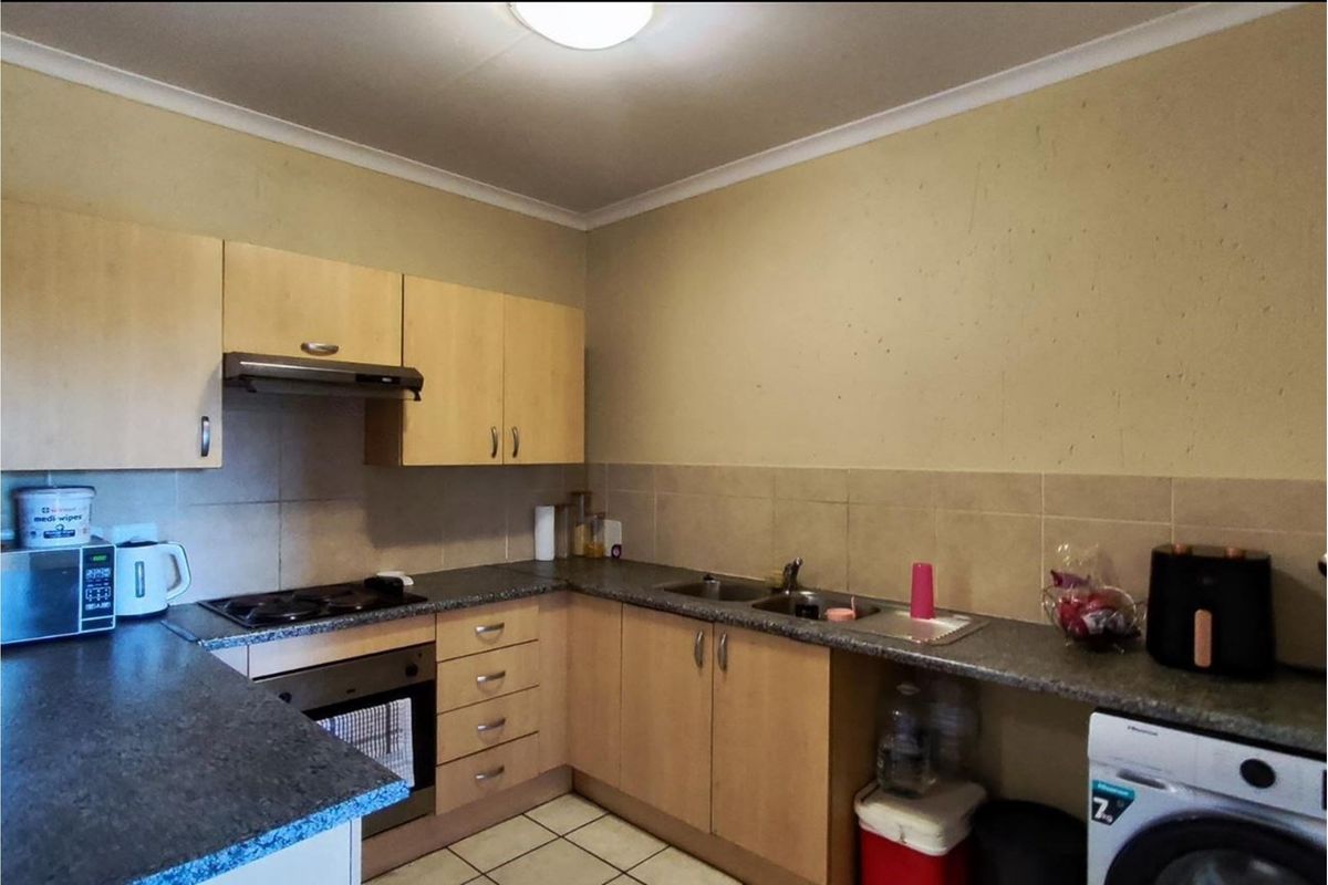 R500k"Modern 2-Bed Apartment in Comet Boksburg" - Photo 3
