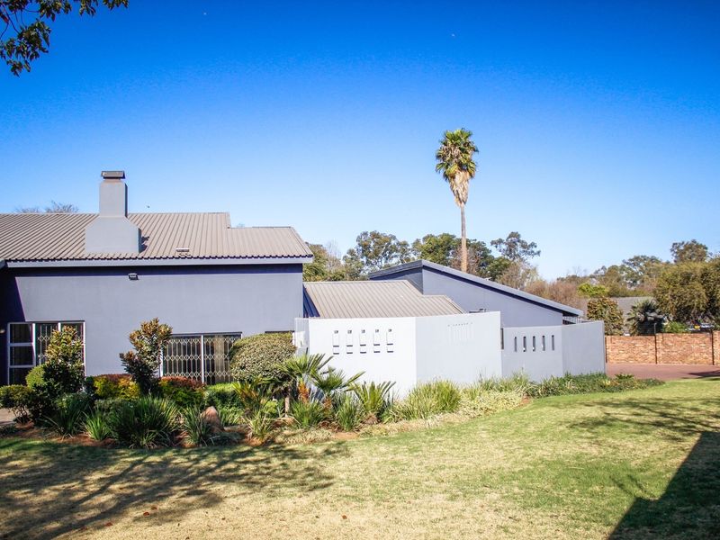 Where Space, Style and Serenity Meet - A Family Haven Like No Other! - Photo 8