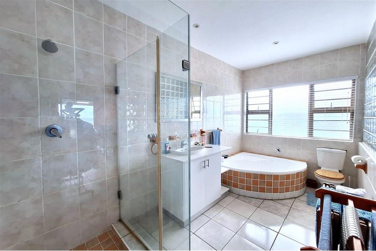 Beachfront Property Family Home/beachouse or Air BnB - Photo 4