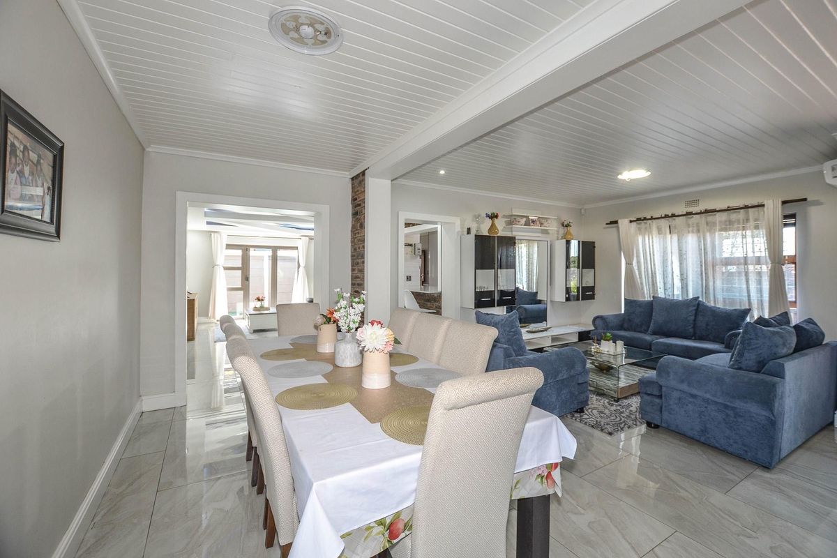 Spacious 6-Bedroom Home with Flatlet or Guest House - Photo 5