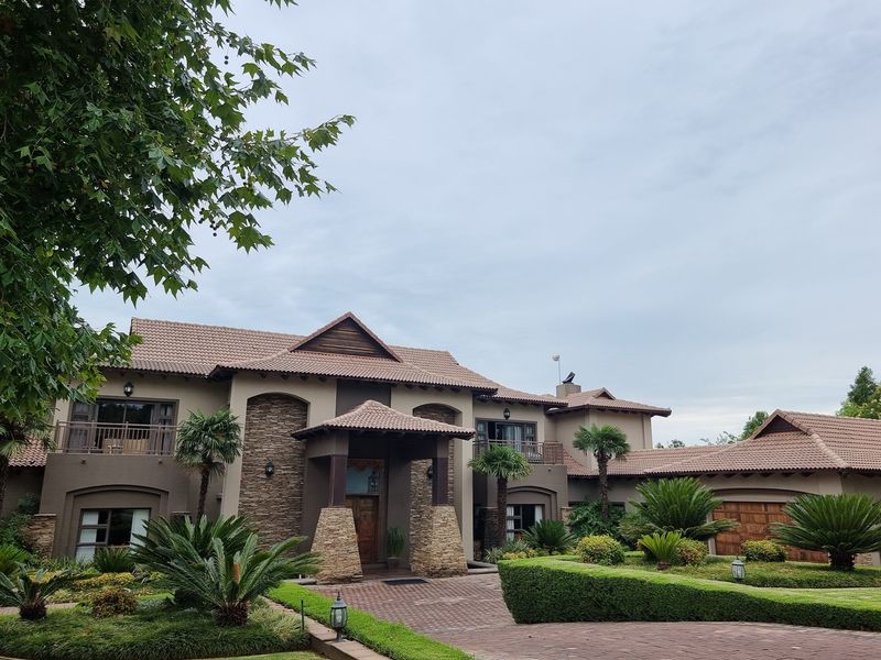 Exceptional and stylish, impressively sized for first class living. The ultimate best! - Photo 5