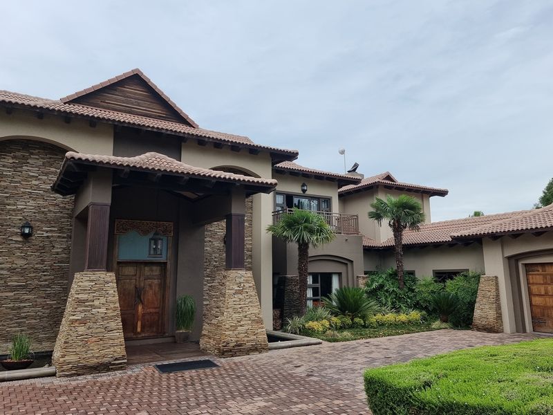 Exceptional and stylish, impressively sized for first class living. The ultimate best! - Photo 8