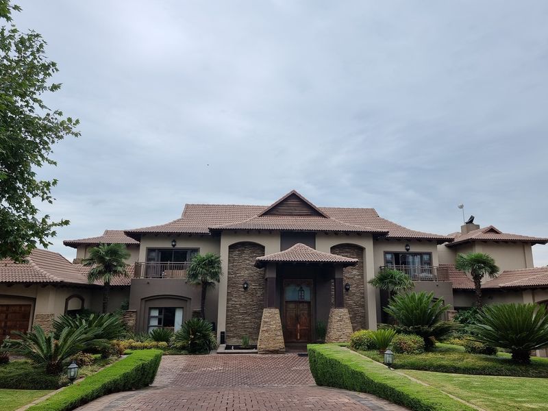 Exceptional and stylish, impressively sized for first class living. The ultimate best! - Photo 4