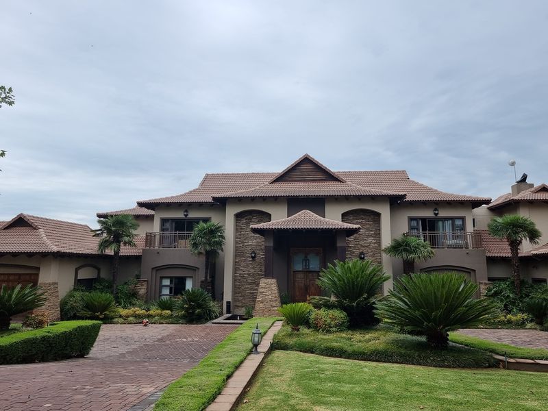 Exceptional and stylish, impressively sized for first class living. The ultimate best! - Photo 7