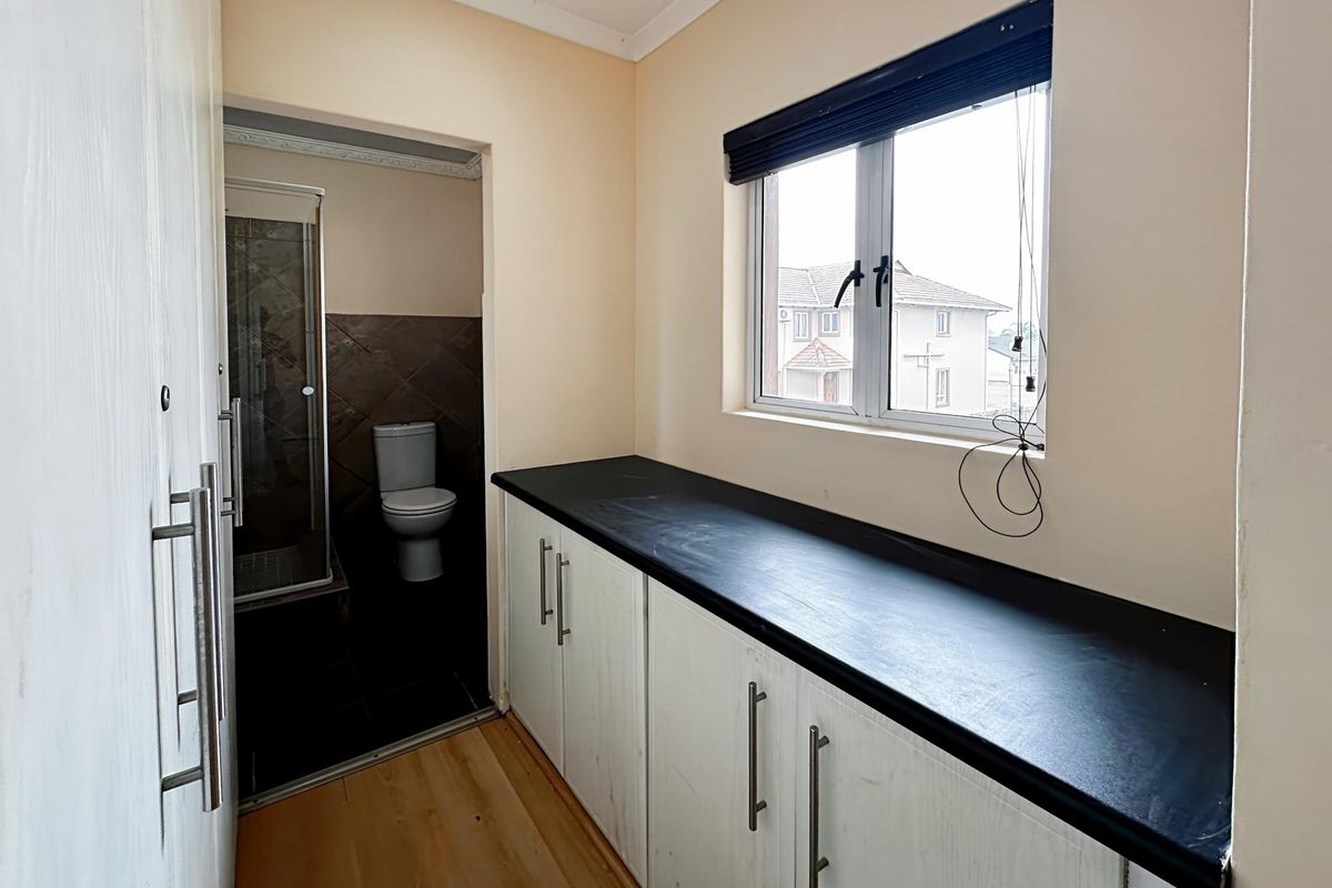 3 Bedroom Townhouse for Sale in Raisethorpe - Photo 2