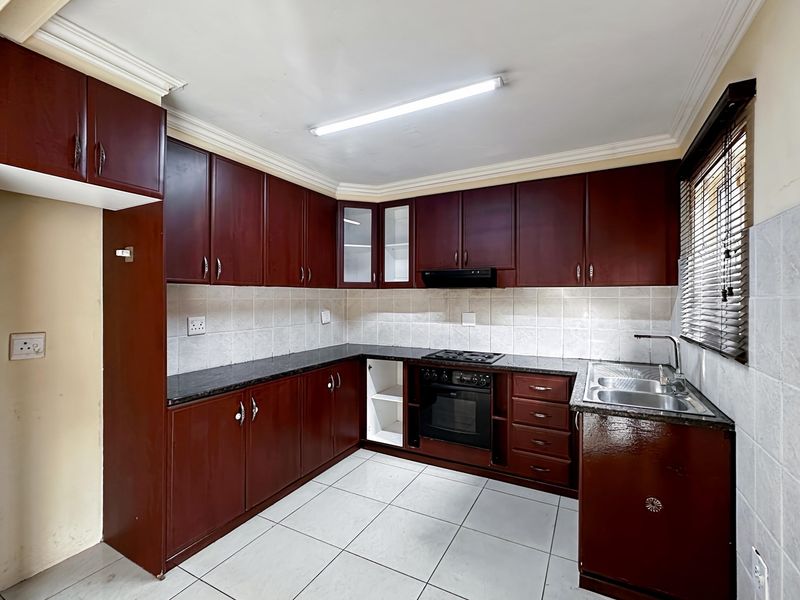 3 Bedroom Townhouse for Sale in Raisethorpe - Photo 9