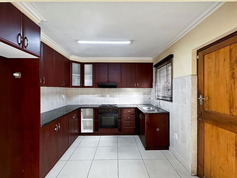 3 Bedroom Townhouse for Sale in Raisethorpe - Photo 10