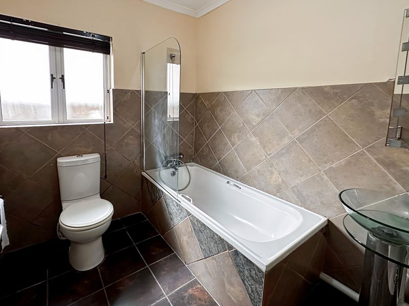 3 Bedroom Townhouse for Sale in Raisethorpe - Photo 6