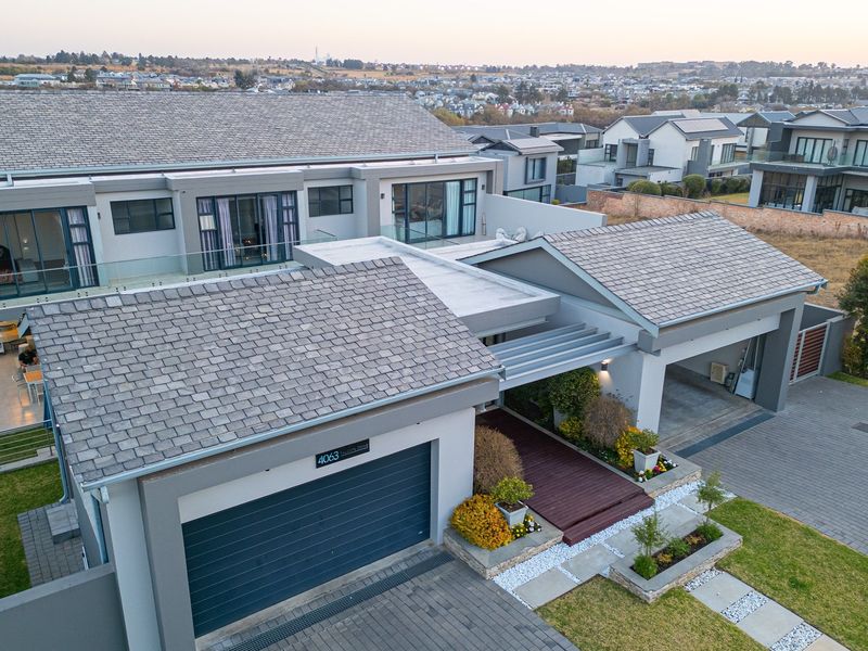 Exquisite 5-Bedroom Modern Marvel  in Waterfall Country Estate - Photo 3