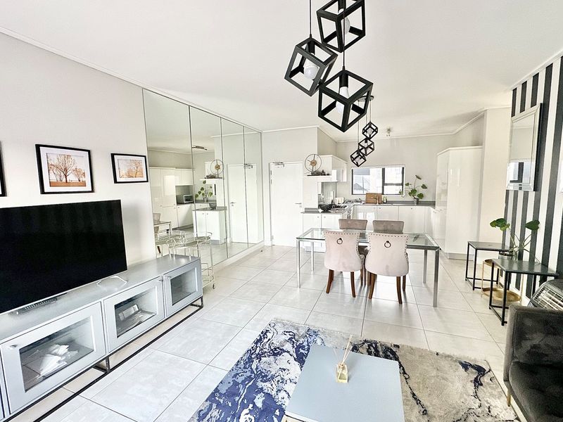 Extravagant 2Bed, 2Bath Penthouse Apartment with a Inverter - FOR SALE in The Polofields, Waterfall - Photo 9