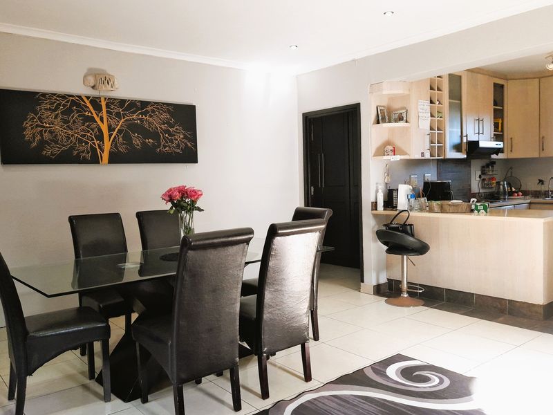 UNDER OFFER - Stylish Family Living with Elevated Entertainment Space | Kamma Heights - Photo 8