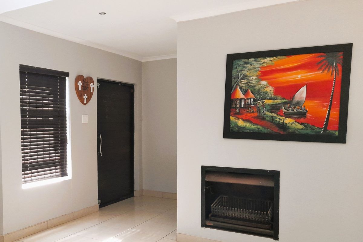 UNDER OFFER - Stylish Family Living with Elevated Entertainment Space | Kamma Heights - Photo 4