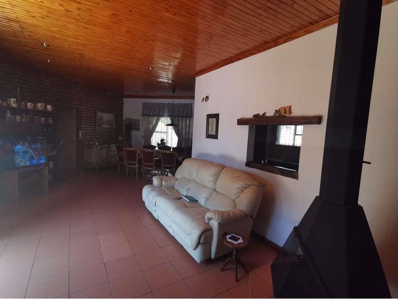 "Luxury 5-Bed Home in Parys with Price Drop!" - Photo 9