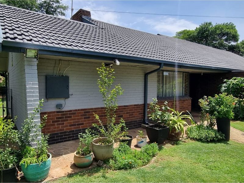 Luxury Home Reduced Price & Full Amenities - Photo 2