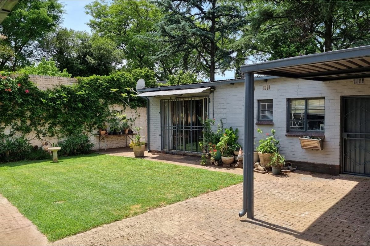 Luxury Home Reduced Price & Full Amenities - Photo 3